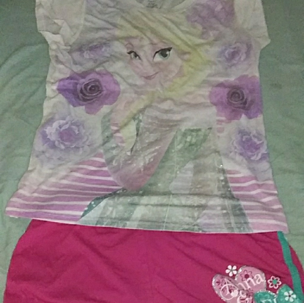 Anna and elsa outfit 💞
